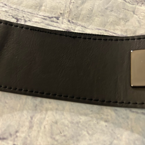BLACK STRETCH EMBOSSED BUCKLE GUNMETAL WIDE BELT - Picture 4 of 11